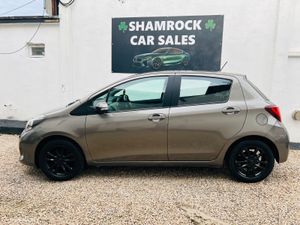 2017 Toyota Yaris 1.0 vvti Luna **Low kms** - Image 2