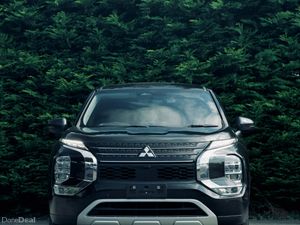 Mitsubishi Outlander PHEV Premium Package 2022 - Image 4