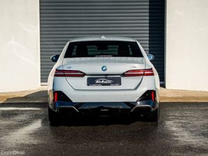 BMW i5 EDRIVE40 M SPORT - Image 4