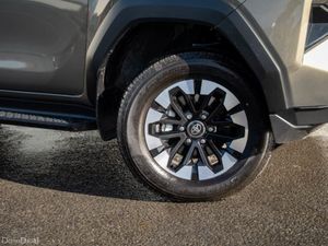 Toyota Hilux INVINCIBLE *NEW MODEL WITH ROLLER COV - Image 2
