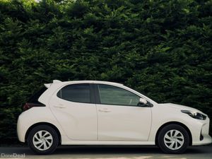 Toyota Yaris 1.5 Hybrid 2023 | Stylish & Efficient - Image 2