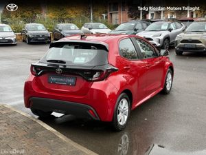 Toyota Yaris Yaris HEV Luna - Image 2