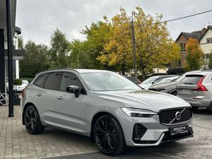 Volvo XC60 T6 Ultra Dark AWD PHEV--Ventilated Napp - Image 3