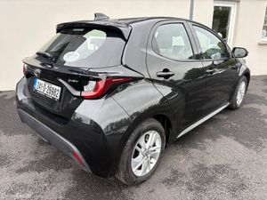 241 Toyota Yaris 1.5 Hybrid Luna Auto - Image 4
