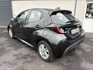 241 Toyota Yaris 1.5 Hybrid Luna Auto - Image 3