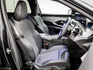 Peugeot 5008 Allure Hybrid Auto 145HP - Image 3