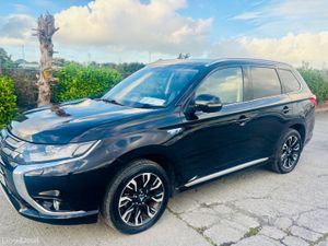 2017 Mitsubishi Outlander  PHEV 4x4 - Image 3