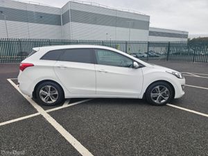 Hyundai i30 1.6 DIESEL, TOURER DELUXE MODEL, NEW N - Image 2