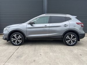 Nissan Qashqai 1.3 PETROL SV PREMIUM  * Heated Sea - Image 4
