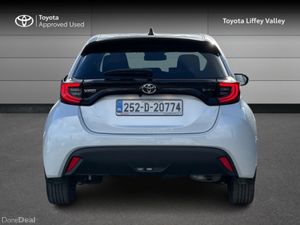 Toyota Yaris YARIS HYBRID 1.5 LUNA SPORT - Image 4