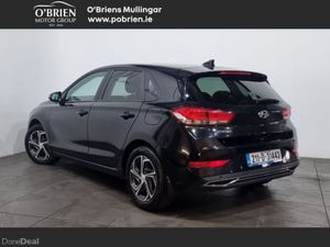 Hyundai i30 Diesel Deluxe - Image 3