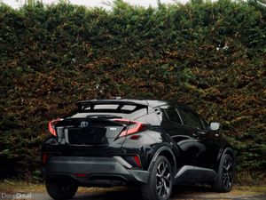 Toyota C-HR Hybrid 2017 |Stylish Hybrid Crossover - Image 3
