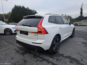 Volvo XC60 (NEW SHAPE) D4 AWD MOMENTUM 5DR AUTO - Image 4