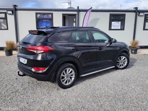 Hyundai Tucson HIGH SPEC 1.7 PREMIUM 5DR - Image 2