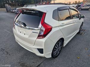 2014 Honda Fit 1.5L Hybrid Sports Edtion Low Miles - Image 4