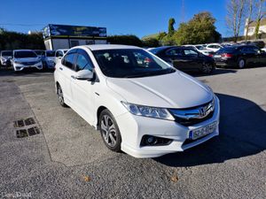 2015 Honda Grace 1.5L Hybrid with Full body kit - Image 2