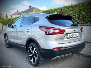 Nissan Qashqai 1.2 Petrol N-Connecta | Pan roof. - Image 4