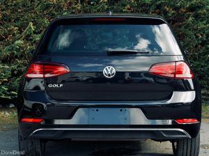 Volkswagen Golf TSI Comfortline 2018 | Black - Image 4