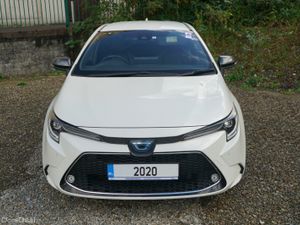 2020 Toyota Corolla Touring WxB Hybrid - Image 2