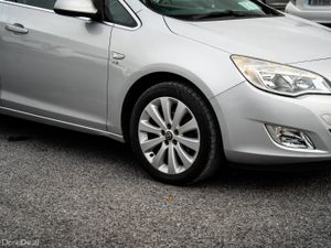 2011 Opel Astra 1.4 Turbo Petrol SE Manual 5DR - Image 3