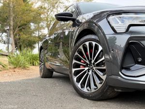 Audi e-tron 55 S Line Sportback Black Edition - Image 2