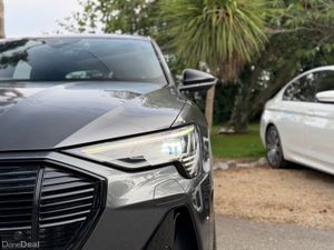 Audi e-tron 55 S Line Sportback Black Edition - Image 4