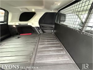 Land Rover Discovery DISCOVERY 3.0 SD6 SE **Price - Image 3