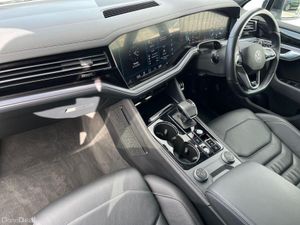 Volkswagen Touareg 3.0TDI 231HP R LINE 4M DSG - Image 2