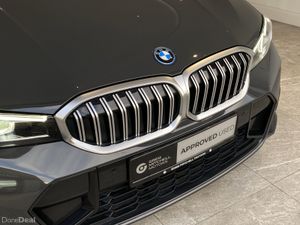 BMW 3-Series 2023 - Image 3