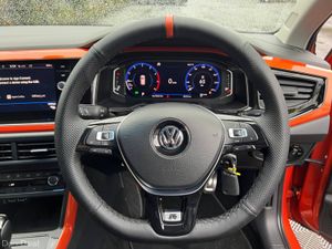 Volkswagen Polo R-LINE PACK 1.0 TSI AUTO // APPLE - Image 4