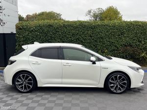 Toyota Corolla SPORT 1.8 HYBRID AUTO // REVERSE CA - Image 2
