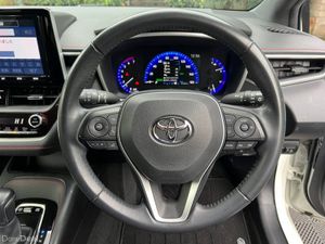 Toyota Corolla SPORT 1.8 HYBRID AUTO // REVERSE CA - Image 4