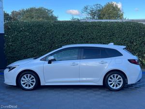 Toyota Corolla TOURING 1.8 HYBRID AUTO // REVERSE - Image 3
