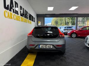 Volvo V40 D2 INS 5DR - Image 4