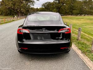 202 Tesla Model 3 Long Range - Image 2