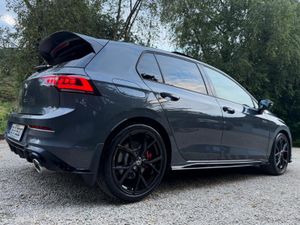 Volkswagen Golf GTI CLUBSPORT 2.0 TSI 300HP DSG - Image 4