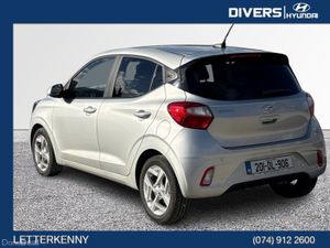 Hyundai i10 Deluxe - Image 2