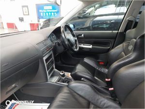 Volkswagen Golf 3.2 V6 R32 3dr - Image 2
