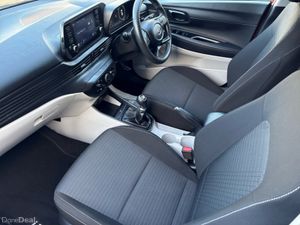 Hyundai i20 DELUXE PLUS 5DR - Image 3