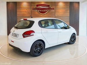 191 Peugeot 208 1.2 PureTech Automatic /44k km - Image 3