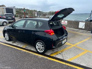 Toyota Auris 2014 - Image 2