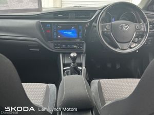 Toyota Auris 1.2  Luna Sport - Image 2