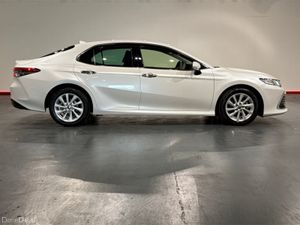 Toyota Camry 2.5 HYBRID AUTOMATIC - FACTORY ALLOYS - Image 3