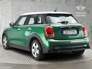 Mini Cooper 5-Door Cooper Classic - Image 2