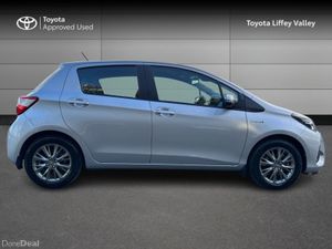 Toyota Yaris YARIS HYBRID LUNA - Image 3