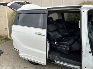 Honda Odyssey ABOLUTE EX 7 SEATER AUTOMATIC HYBRID - Image 4