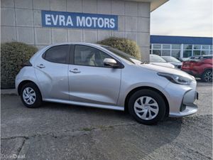Toyota Yaris X HYBRID AUTOMATIC 1.5 PETROL //LOW M - Image 3