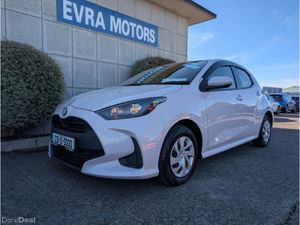 Toyota Yaris X HYBRID AUTOMATIC 1.5 PETROL //VERY - Image 4