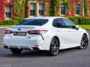 Toyota Camry 2019 - Image 2