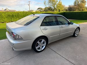 2002 LEXUS IS200 SE AUTO | SUNROOF | BLACK LTH - Image 4